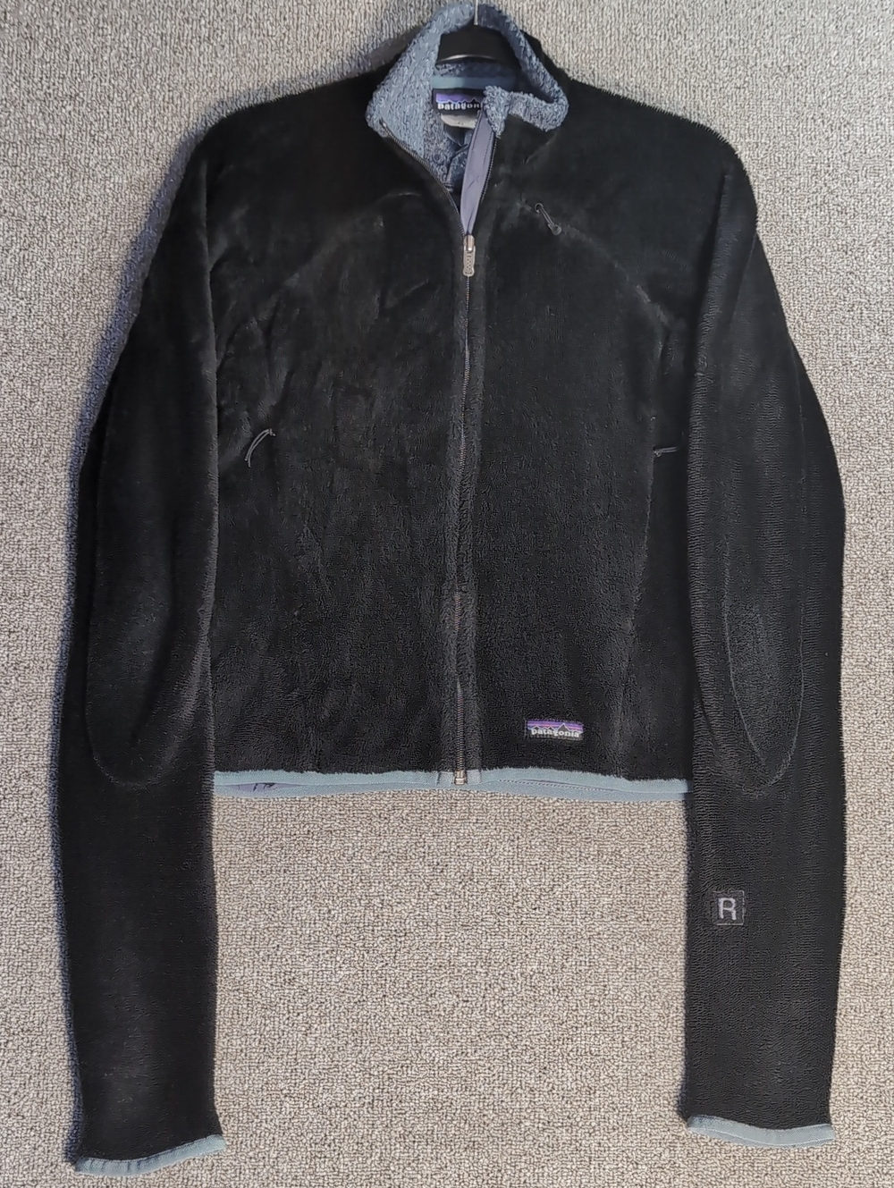 Vintage Y2K  Patagonia R4 - Full ZIP Fleece Size XS in Black Polartec Hiking